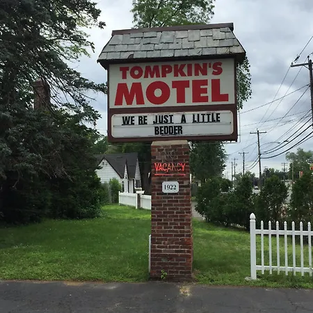 Tompkin'S Motel